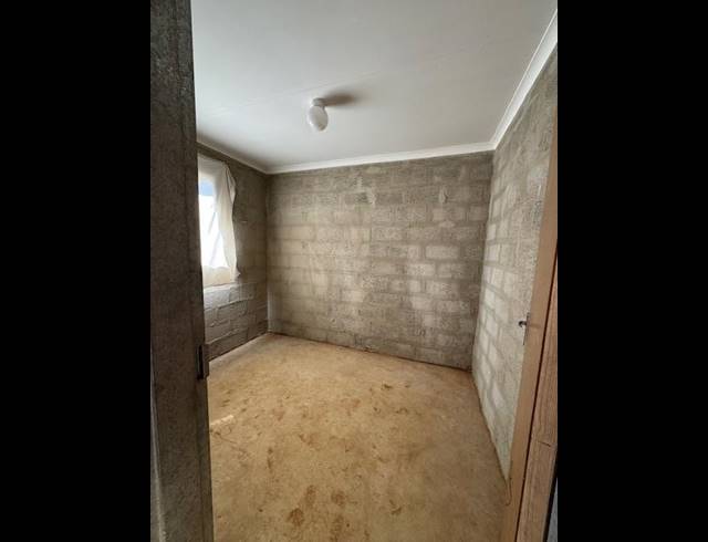2 BEDROOM FREESTANDING FOR SALE IN MPOPHOMENI